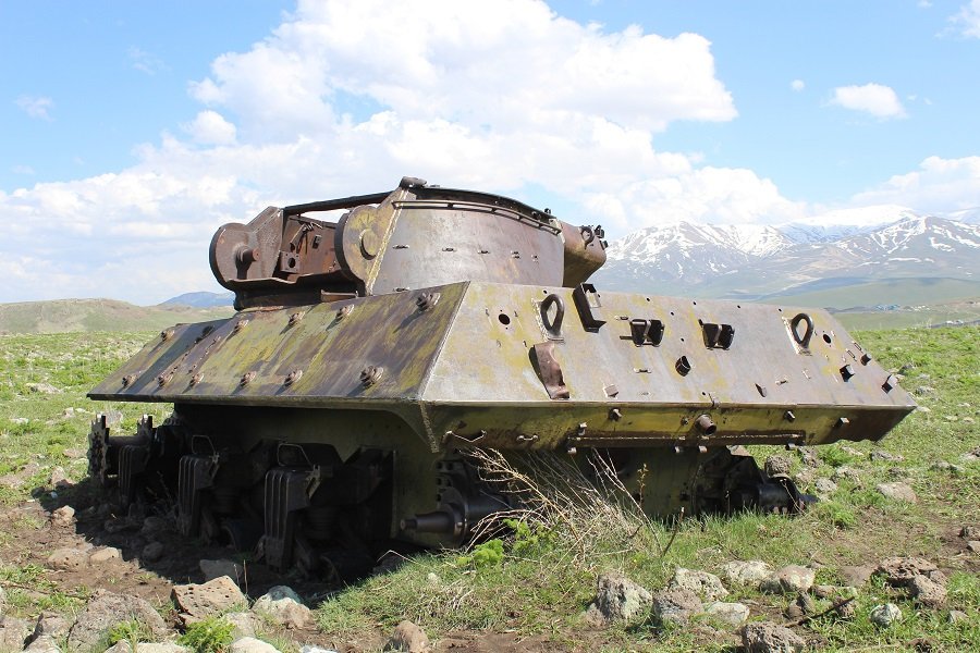 Terk edilmiş tankları görenler şaşırıyor! 70 yıldır oradalar…