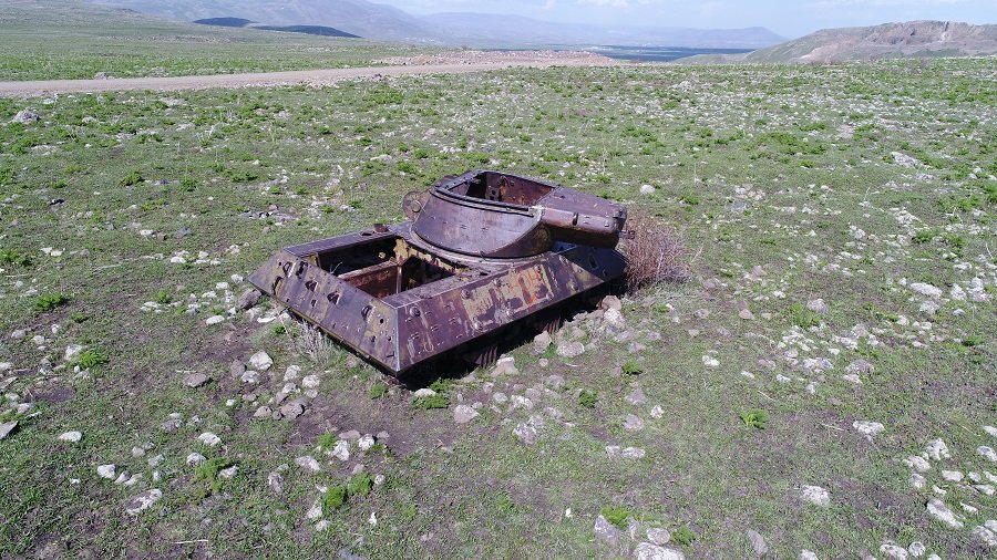 Terk edilmiş tankları görenler şaşırıyor! 70 yıldır oradalar…