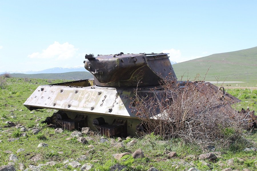 Terk edilmiş tankları görenler şaşırıyor! 70 yıldır oradalar…