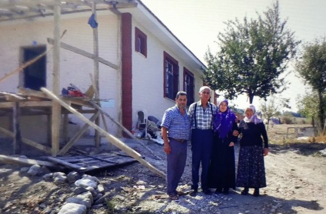 Yangından ailesini kurtardı, kendisi yandı